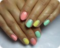 /album/manikyur/trehtsvetnyj-manikyur-s-blestkami-jpg/